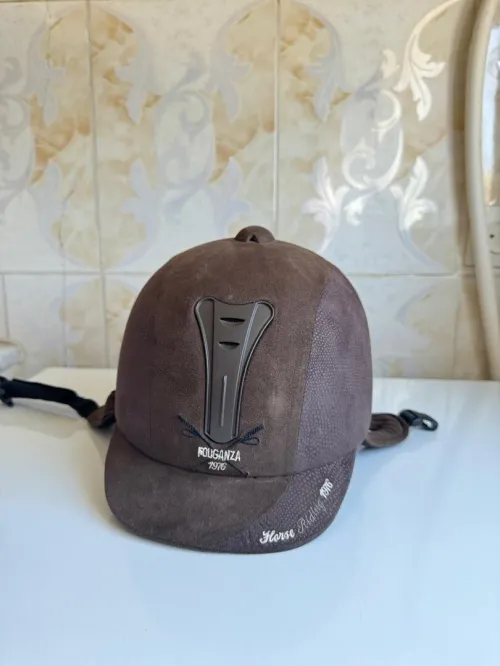 Casque, bombe, bottes, cravache gants 
