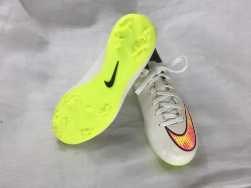 Soulier de foot enfant