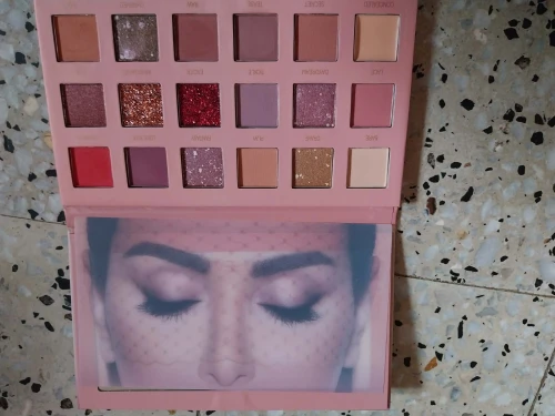 Palette nude et Palette rouge à lèvres