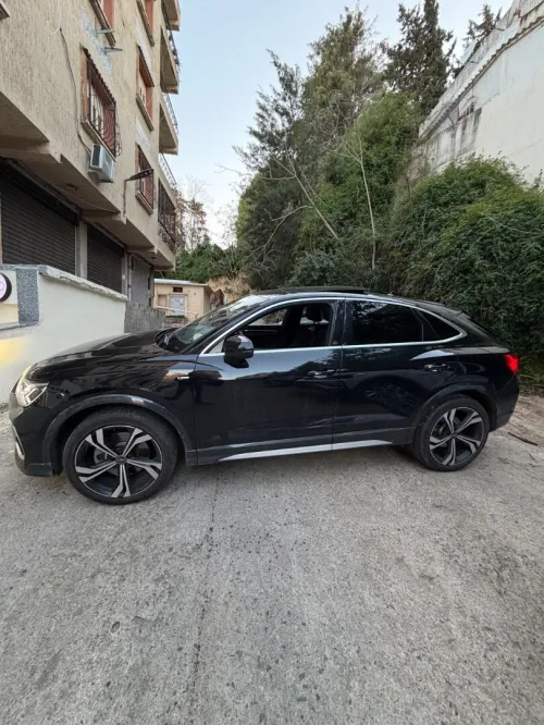Audi Q3 2024 S-LINE