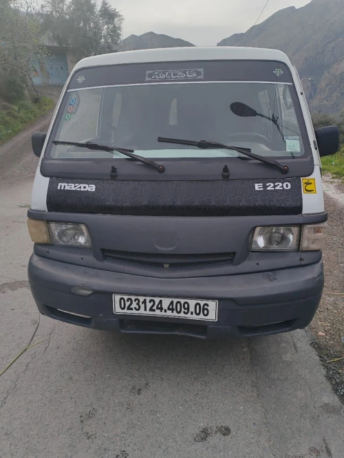 Mazda E220 2009