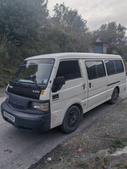 Mazda E220 2009