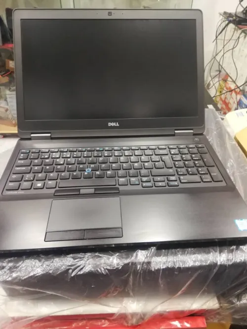 DELL Latitude E5570