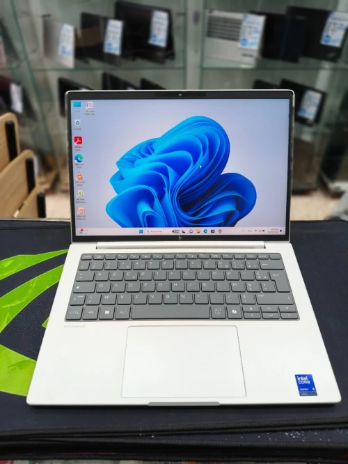 HP EliteBook 8 G1i 14" AI PC Ultra 5 235H 32Go RAM 512Go SSD