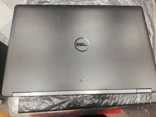 DELL Latitude E5570