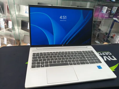 HP ProBook 450 G10 i5 13ème Gen - 8Go RAM / 256Go SSD NVMe - Très bon état