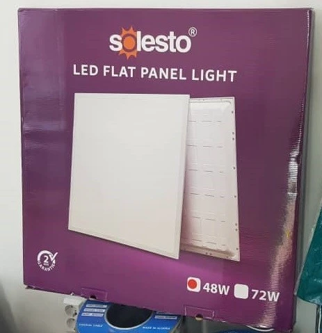 Plafonnier 60x60 LED SOLESTO et Projecteur LED SMD PIXLAM