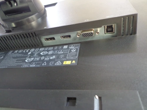 des ecran LENOVO ThinkVision ORIGINAL 24 pouce / Sans encadrement / IPS / 1920x1200 /DP /HDMI /VGA