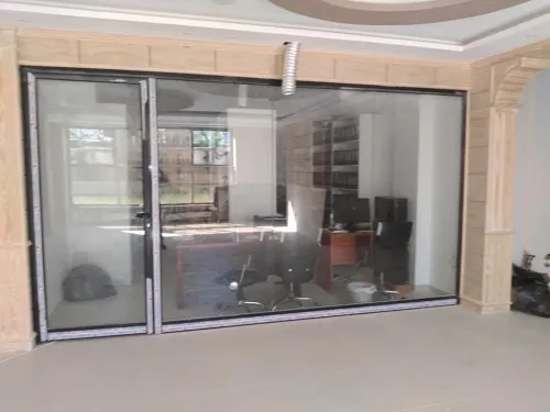 Vitrine en verre trempè et siparation amouvible