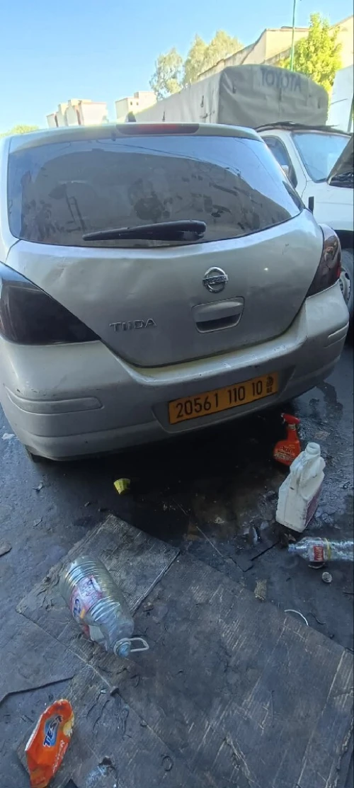 Nissan Tiida 4 portes 2010 Tiida 4 portes