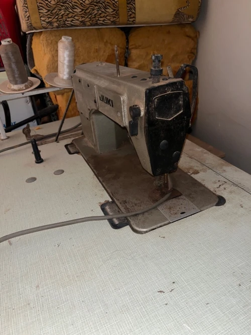 Une machine a coudre