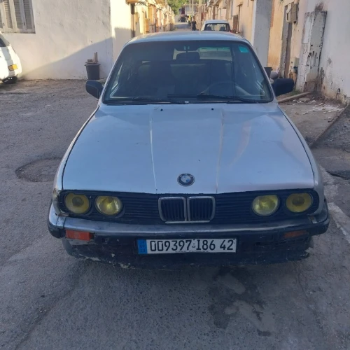 BMW E30 1986 