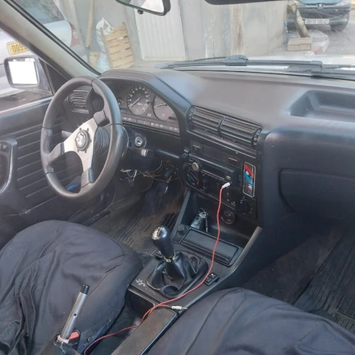 BMW E30 1986 