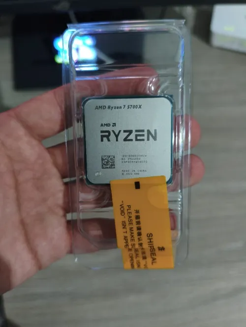 Ryzen 7 5700x tray neuf jamais utilisé scellé