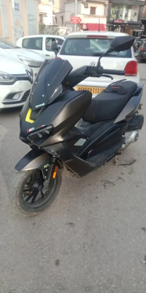 V MAx 300 2025