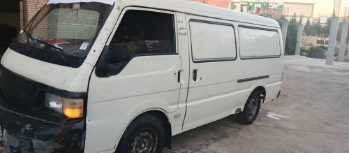 Mazda E2000 2002