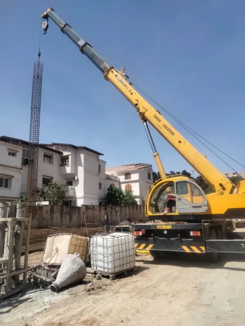 Location grue et Clark Hakim tout type de travaille