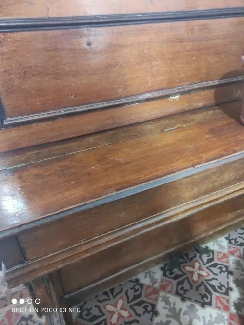 Antiquités chaise gazelle du Sénégal piano