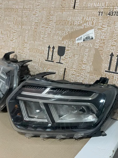 Phare Dacia duster modele Y cote Gauche et droite original occasion 