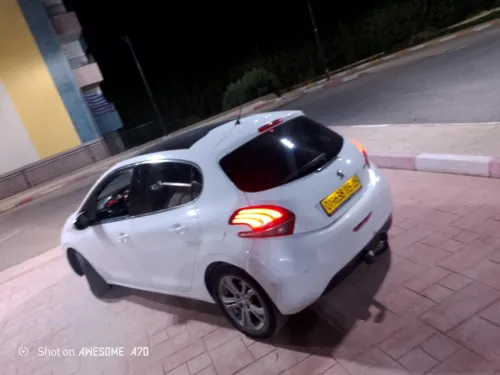 Peugeot 208 2015 Allure Facelift