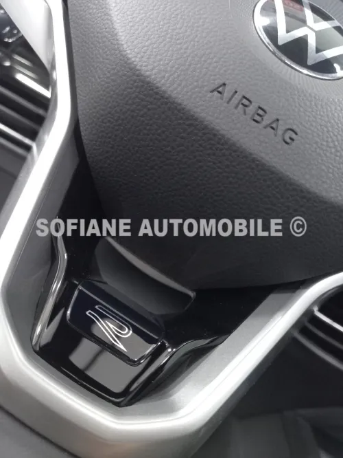 Volkswagen Golf 8 2025 R-LINE (𝘽𝙇𝘼𝘾𝙆 𝙀́𝘿𝙄𝙏𝙄𝙊𝙉) FULL OPTIONS ✪ VOLANT CHAUFFANT -SIEGE ELECTRIQUE MEMOIRE   ✪