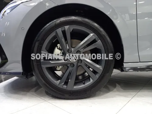 Volkswagen Golf 8 2025 R-LINE (𝘽𝙇𝘼𝘾𝙆 𝙀́𝘿𝙄𝙏𝙄𝙊𝙉) FULL OPTIONS ✪ LED CALANDRE AVANT - INSERTIONS PIANO-BLACK ✪