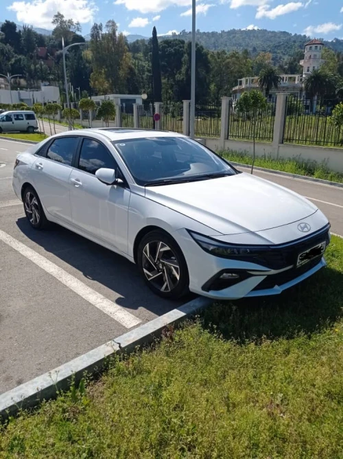Hyundai Elentra 2025 Luxury