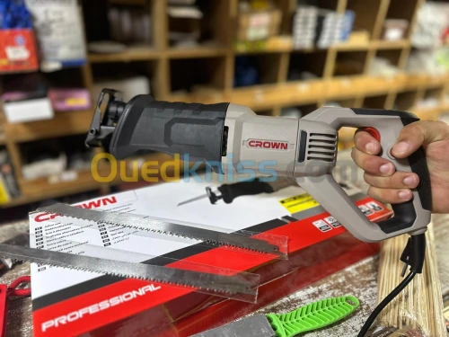scie sabre 710w crown
