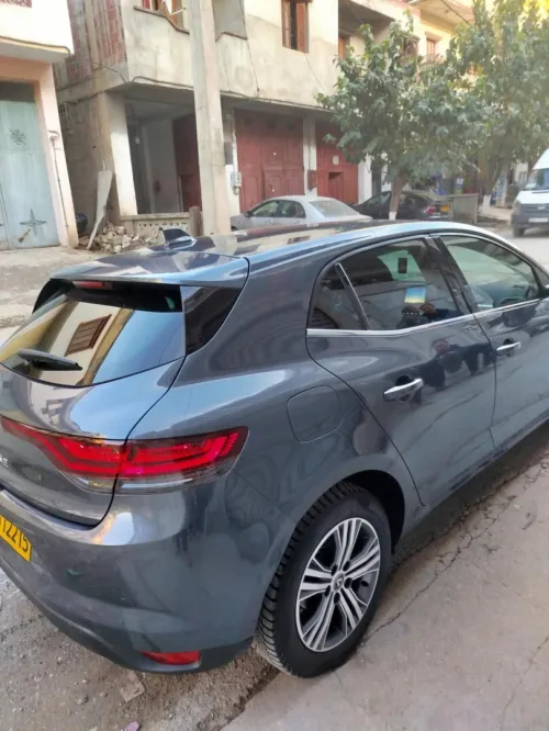 Renault Megane 4  2022 Itens