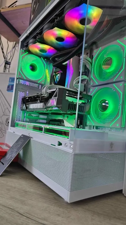  PC GAMER  WORK HARD 