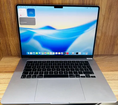 MAC AIR M4 2025 512 G ssd 15 Pouces  215000 Da