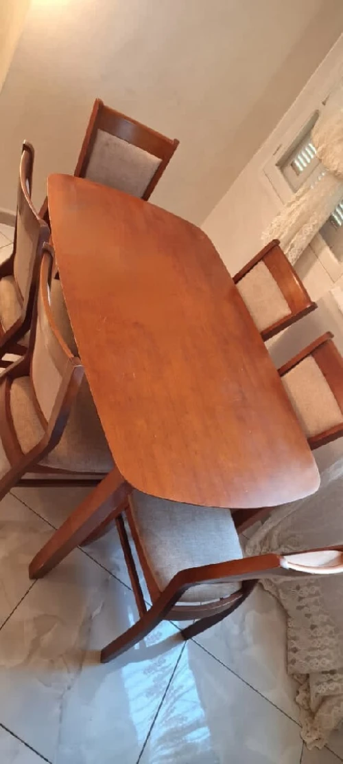 Table bois hêtre avec ces 6 chaises 