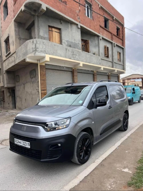 Fiat Doblo 2023 Italien