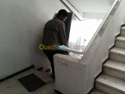 DEMENAGEMENT D'ENTREPRISES PARTICULIER>>