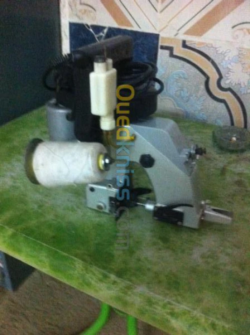 Machine à coudre pour papier