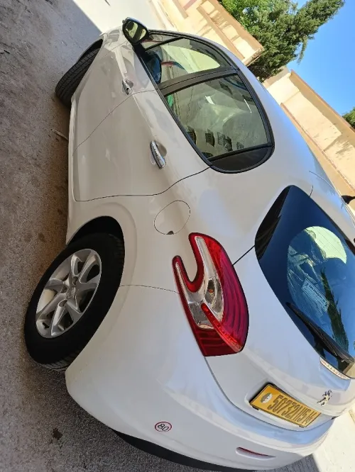 Peugeot 208 2015 Access Facelift