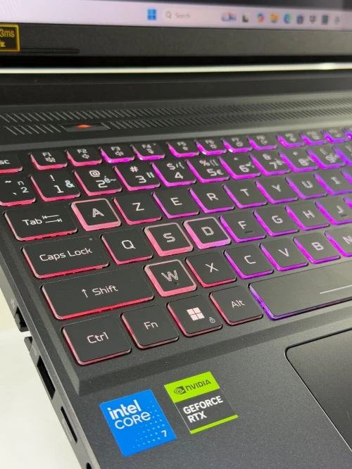 ACER NITRO V16S CORE-7 240H/16GO DDR5/1024GO SSD NVME/NVIDIA RTX 5060 08 GO GDDR7