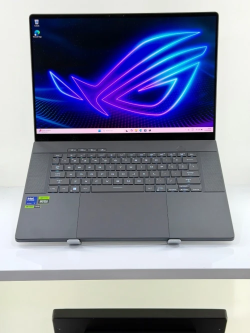 ASUS ROG ZEPHYRUS 2026 G16 OLED ULTRA-9 285H / 64 GO DDR5 / 2 TB SSD NVME GEN5 HYBRIDE / NVIDIA GEFORCE RTX 5090 24GO VRAM GDDR7