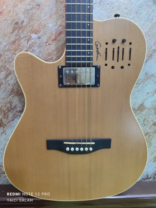 Guitare Godin A6 ultra neuve pour gaucher.