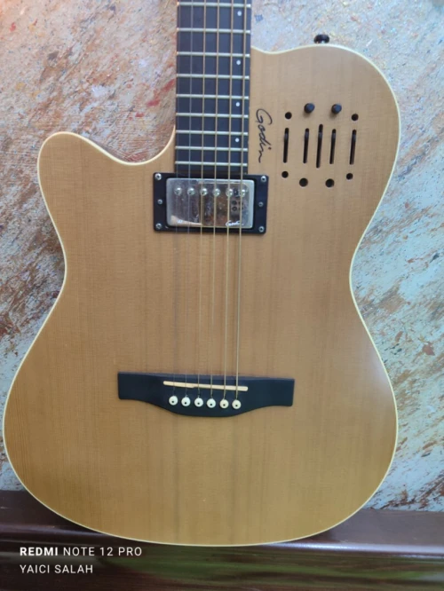 Guitare Godin A6 ultra neuve pour gaucher.