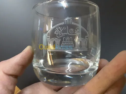  GRAVURE ET  DÉCOUPE AU LASER