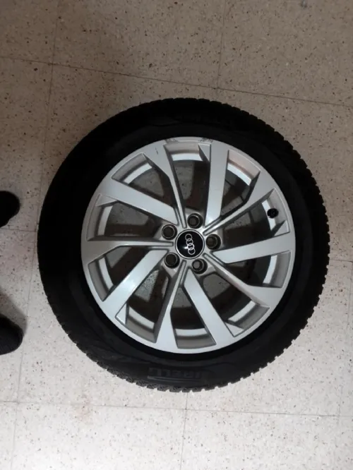 4 pneus de la marque Pirelli Audi
