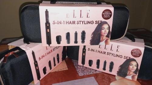 "ELLE 5-IN-1 HAIR STYLING SET" (مجموعة تصفيف الشعر 5 في 1 من ELLE)