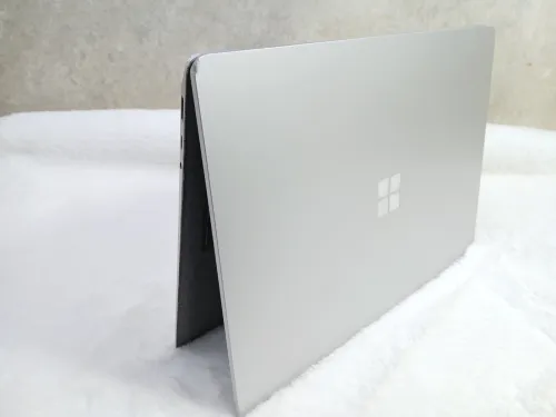 Surface Laptop 5 /I5-12EME / 256 Ssd / 8 RAM / 14"