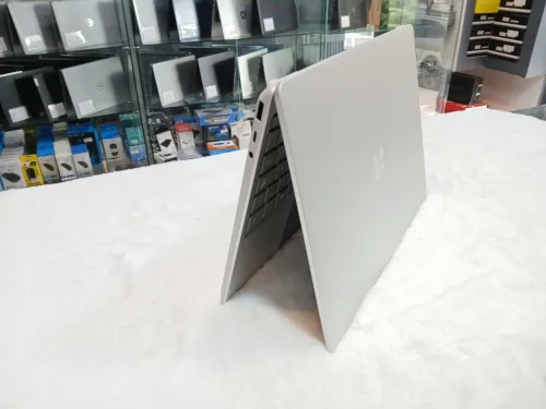 Surface Laptop Go / i5-10eme / 64Ssd / 4 Ram / 13" / Tactile