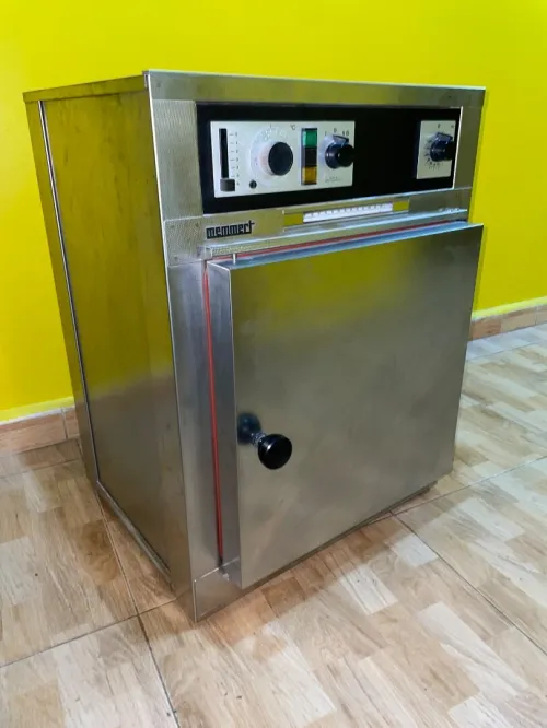 Memmert U15 étuve