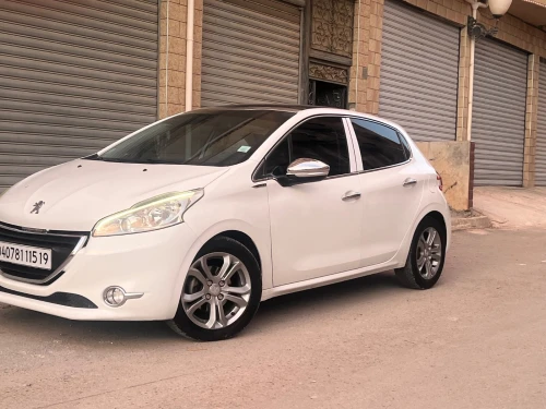 Peugeot 208 2015 Allure