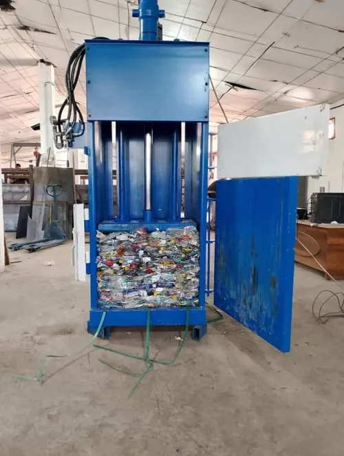 Press hydrauliques pour le plastique carton et cannette 