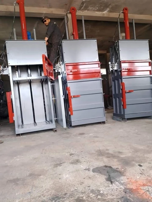 Press hydrauliques pour le plastique carton et cannette 