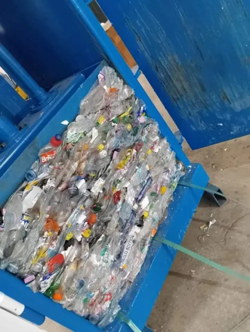 Press hydrauliques pour le plastique carton et cannette 